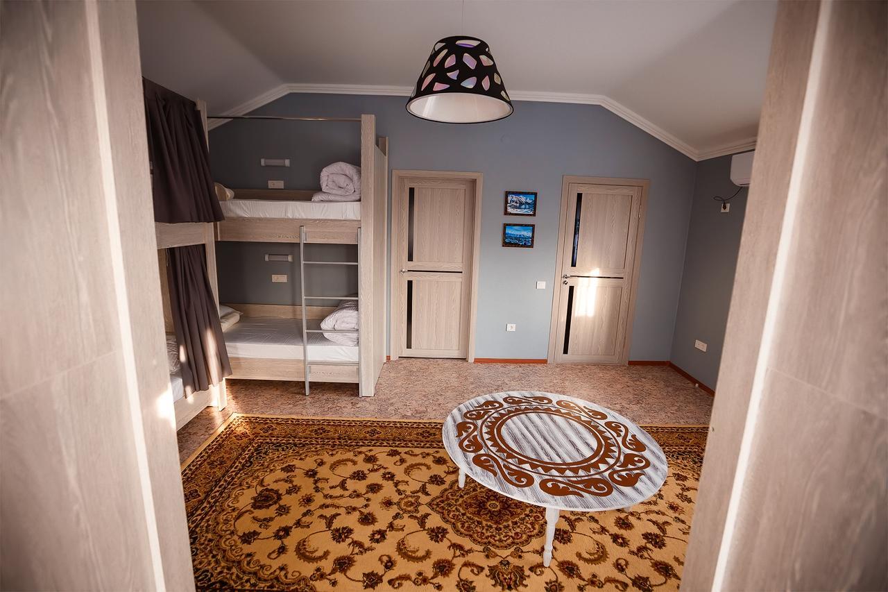Mountain Road Hostel 阿拉木图 外观 照片