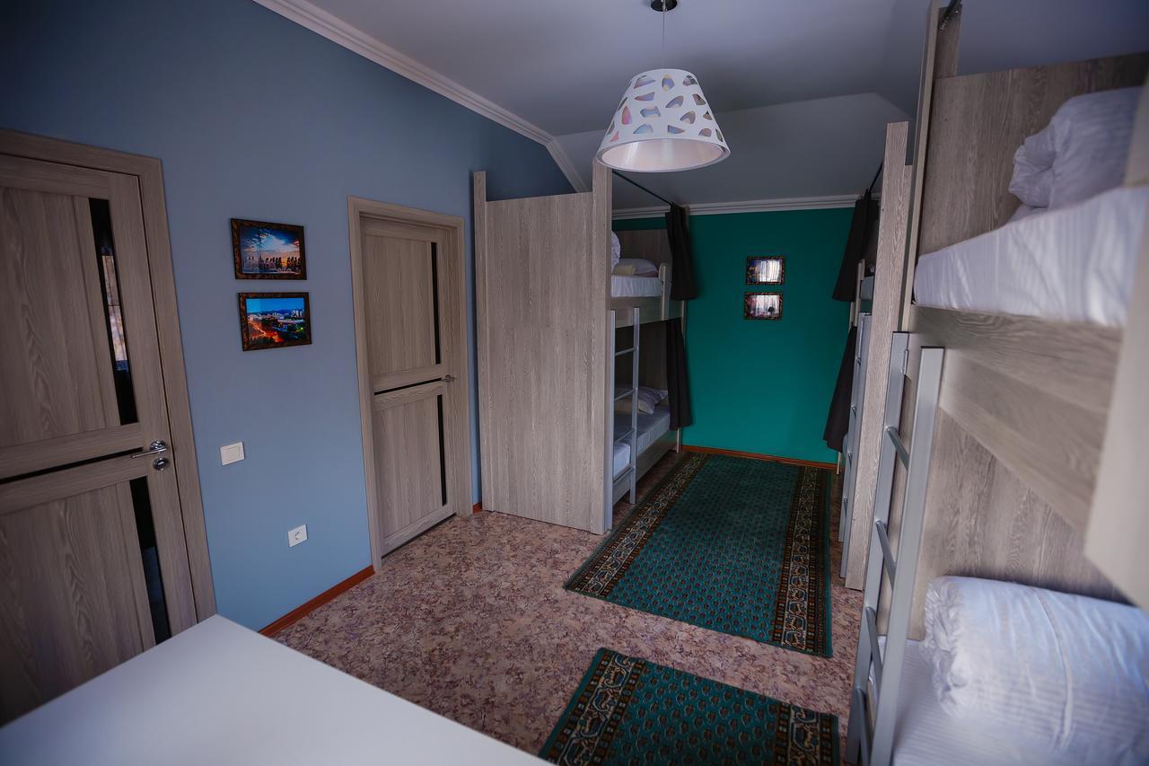 Mountain Road Hostel 阿拉木图 外观 照片