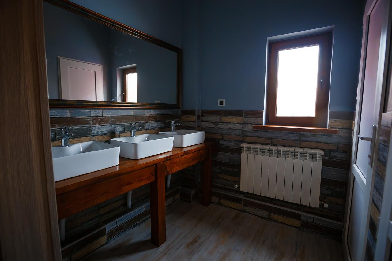 Mountain Road Hostel 阿拉木图 外观 照片