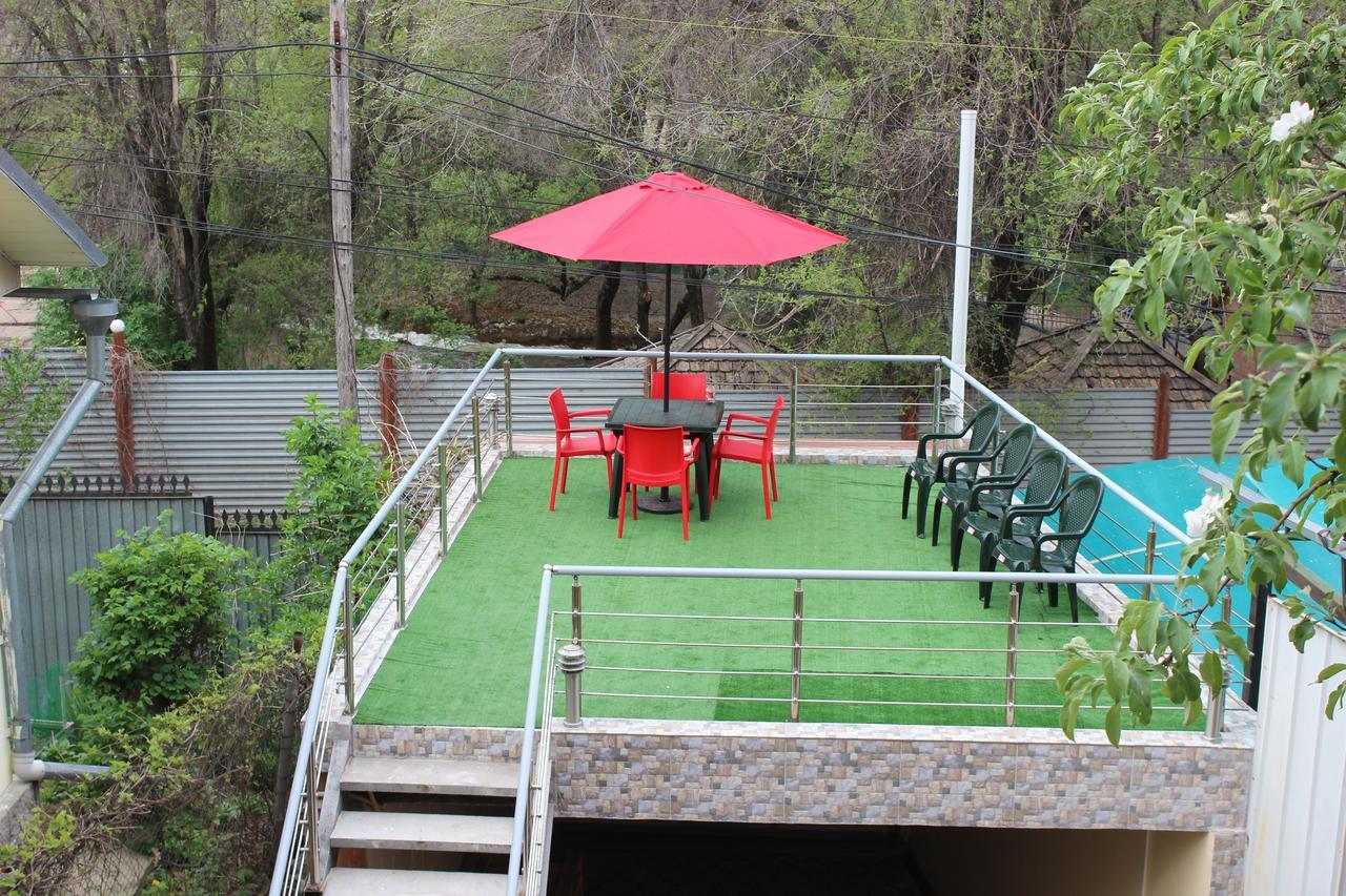 Mountain Road Hostel 阿拉木图 外观 照片